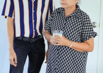 [หนังเต็มเรื่อง] 434H0805 E สามีไปทํางานครึ่งปี กลับมาอีกทีเมีEท้oงกับเพื่อน