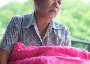 [หนังเต็มเรื่อง] 497H0815 E หาบ้านใหม่ให้แม่อยู่ เพราะรู้ว่าแม่เหลือแต่ตัว