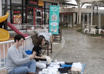 [หนังเต็มเรื่อง] 702H0805 R เจอเพื่อนเก่าเป็นแม่ค้าเสื้อผ้ามือสอง