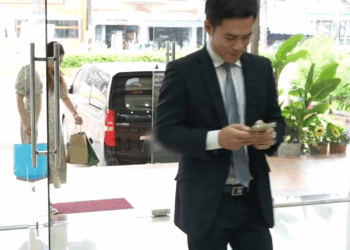 [หนังเต็มเรื่อง] 453H0805 L เธอเคยคิดว่าเขารัก แต่วันนี้เธอตาสว่าง เพราะสิ่งที่เขาทำ