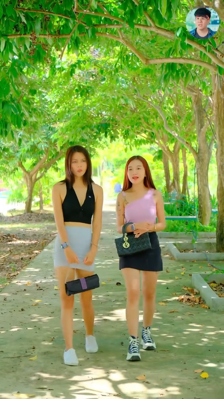 [หนังเต็มเรื่อง] 690H0805 Q พ่อค้าชอบแอบทำอะไรใต้โต๊ะ