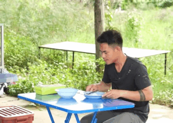 [หนังเต็มเรื่อง] 457H0805 L เศรษฐีแกล้งเป็นคนข้างถนน เพื่อทดสอบอะไรบางอย่าง