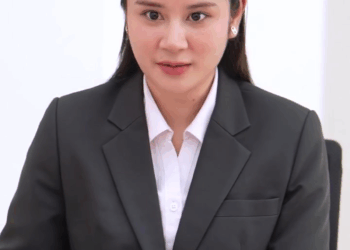 [หนังเต็มเรื่อง] 475H0805 L ทำไมเศรษฐี ถึงยกมรดกทั้งหมดให้แม่บ้าน