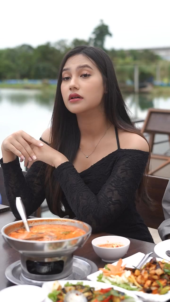 [หนังเต็มเรื่อง] 527H0815 T คนรวยอย่างฉันทำไมมีเพื่อนเป็นสาวโรงงาน