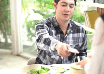 [หนังเต็มเรื่อง] 529H0815 T คิดจะเข้าร้านหรู ดูกระเป๋าตัวเองด้วย