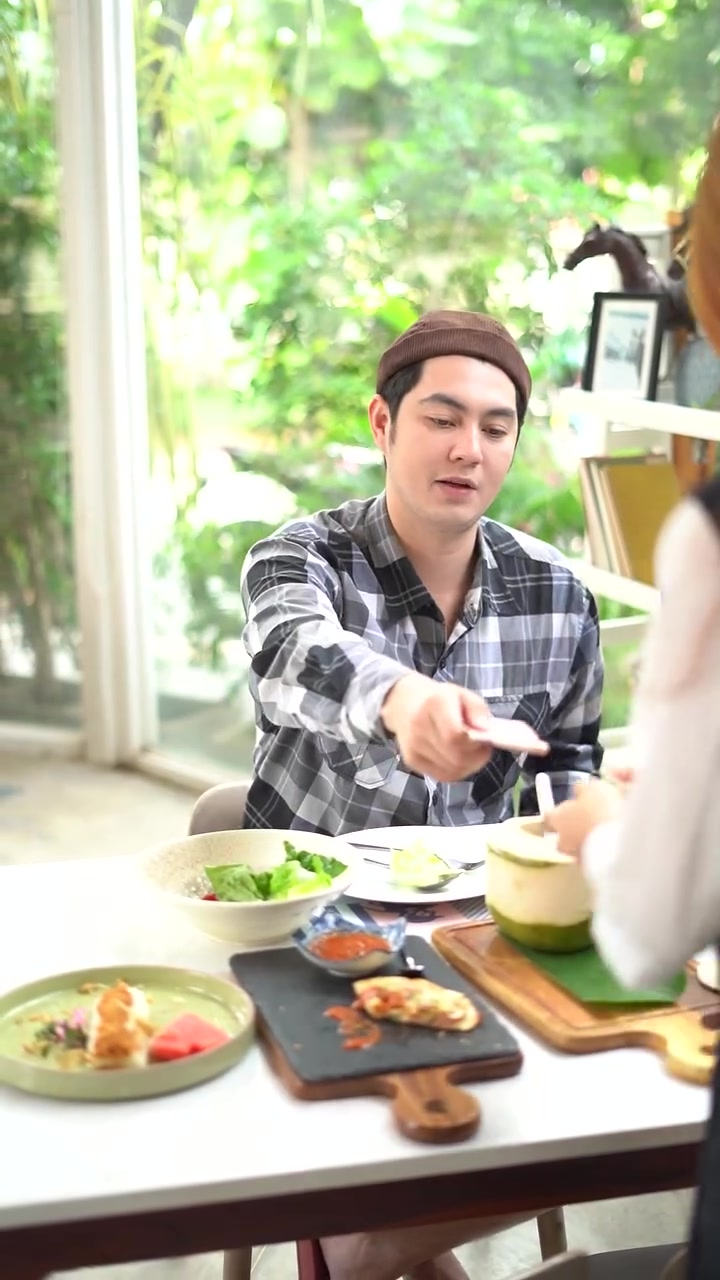 [หนังเต็มเรื่อง] 529H0815 T คิดจะเข้าร้านหรู ดูกระเป๋าตัวเองด้วย