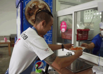 [หนังเต็มเรื่อง] 701H0825 V เจอลูกค้าเอาผมใส่อาหารแบบนี้เหมยกับพี่ฟู่จะจัดการยังไง