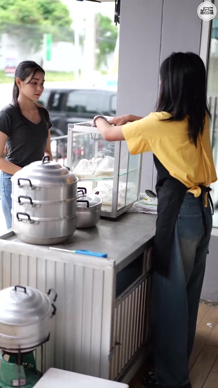 [หนังเต็มเรื่อง] 507H0805 B แม่ค้าใจดี แจกซาลาเปาฟรีให้เด็กจรจัด