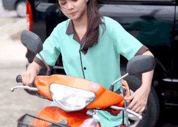 [หนังเต็มเรื่อง] 511H0805 B แม่บ้านซื่อสัตย์ต่องานจึงได้รับรางวัลตอบแทน