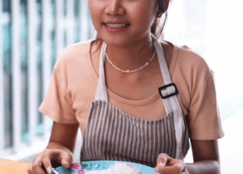 [หนังเต็มเรื่อง] 512H0805 B แม่บ้านมาขอน้ำซุปกินฟรีทุกวัน เจ้าของร้านจะทำยังไง