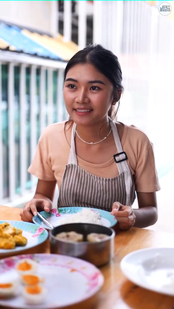 [หนังเต็มเรื่อง] 512H0805 B แม่บ้านมาขอน้ำซุปกินฟรีทุกวัน เจ้าของร้านจะทำยังไง