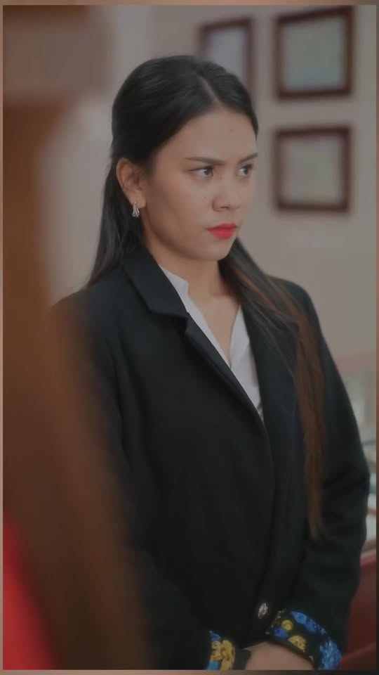 [หนังเต็มเรื่อง] 559H0825 S บ้านนอกเลี้ยงไก่ดำมาซื้อทอง 1 ร้อยบๅท