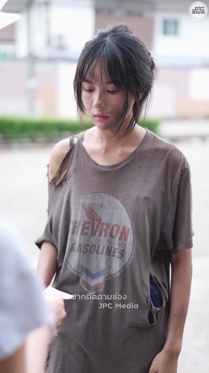 [หนังเต็มเรื่อง] 527H0805 B จ่ายค่าก๋วยเตี๋ยวให้ขอทาน ขอทานกลับมาตอบแทน