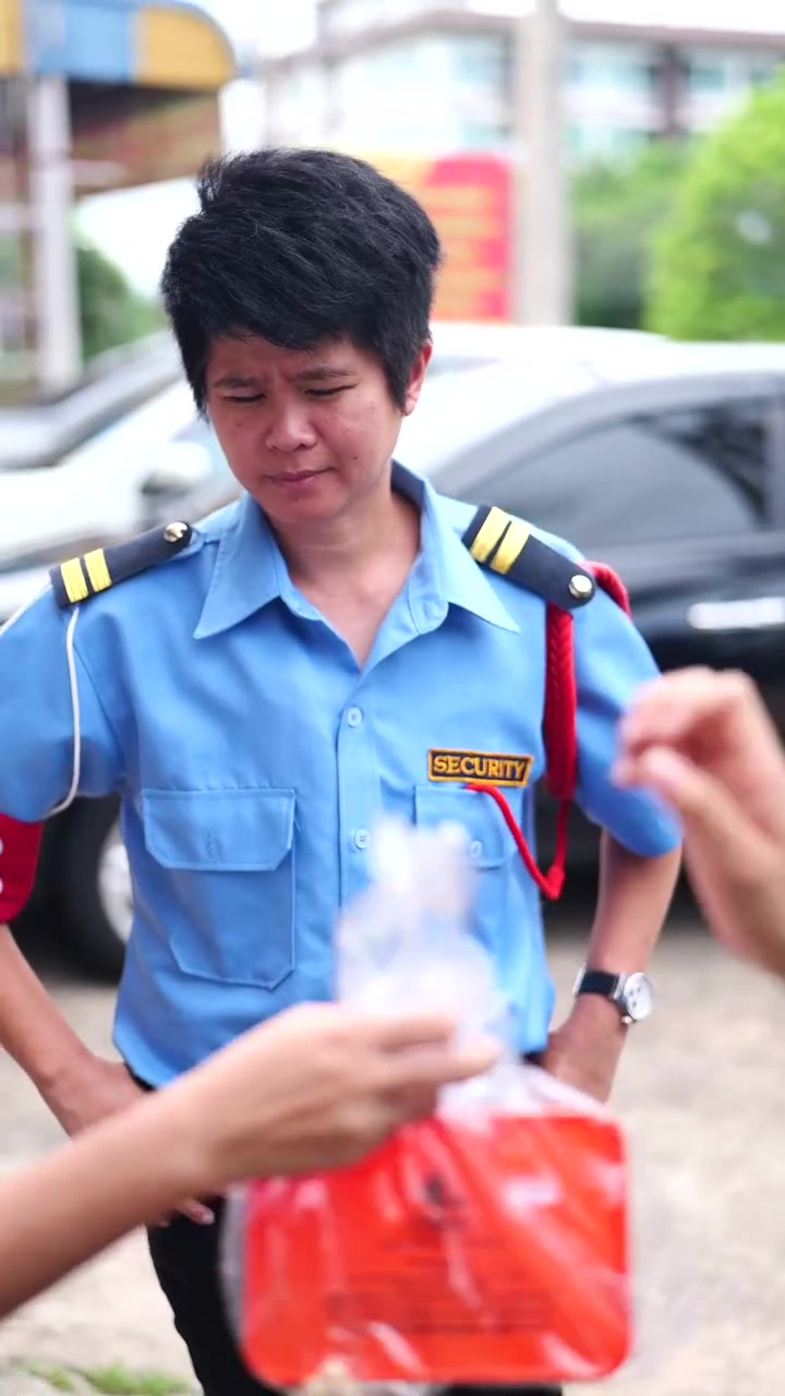 [หนังเต็มเรื่อง] 529H0805 B ช่วยเหลือคนอื่นจนตัวเองลำบาก สุดท้ายก็มีคนเห็นค่า