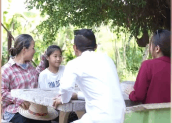 [หนังเต็มเรื่อง] 579H0825 S ยายแก่ใช้แบงค์พันปลoมไปหลoกคนอื่น