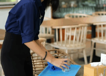 [หนังเต็มเรื่อง] 549H0805 B หลอกที่บ้านว่าเป็นผู้จัดการ แต่จริงๆเป็นคนงานรายวัน