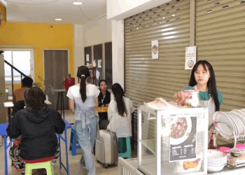 [หนังเต็มเรื่อง] 550H0805 B อินฟูลยอดฟอลหลักล้าน กินก๋วยเตี๋ยวคนละชาม นั่งนานยันร้านปิด