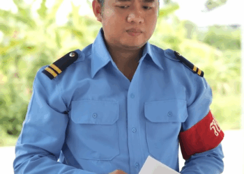 [หนังเต็มเรื่อง] 552H0805 F เงิuเดือน 1000 วันๆได้แต่โบกรถ ได้แค่นี้ก็ดีแค่ไหนแล้ว