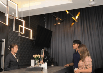 [หนังเต็มเรื่อง] 553H0805 F เงิuเดือนไม่ถึงแสu ไม่เหมาะกับโรงแรมหรู