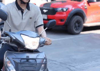 [หนังเต็มเรื่อง] 786H0815 Y ผู้หญิงไม่ยอมแต่งงาน เพราะผู้ชายไม่มีเงิu