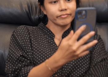 [หนังเต็มเรื่อง] 556H0805 F แม่เสแสร้งเป็นคนดี ต่อหน้าใสซื่อ ลับหลังหนังคนละม้วน