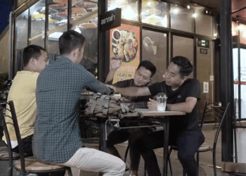 [หนังเต็มเรื่อง] 652H0815 W เปิดร้านวันแรก ชวนเพื่อนมากิน แต่เพื่อนใส่ซองแค่1บาท ละครคุณธรรม หนังสั้น เรื่องนี้ต้องดู