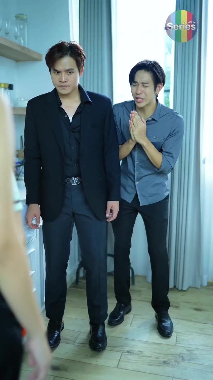 [หนังเต็มเรื่อง] 445H0815 E พวกเค้าไม่รู้ว่าแม่บ้านคนนี้ คือแม่แท้ๆ ของท่านประธาน