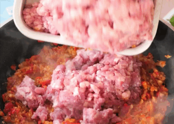 [หนังเต็มเรื่อง] 571H0805 F กินข้าวมือ 40000 กระเพราะถาดเดียวใส่พริกหมดร้าน