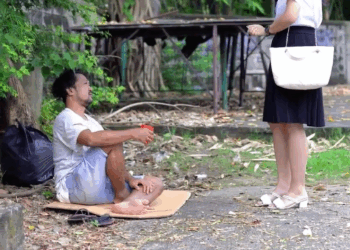 [หนังเต็มเรื่อง] 402H0805 E ผู้หญิงสมัยนี้เจอคนรวยเข้าหน่อย ต้องทำถึงขนาดนี้เลยเหรอ