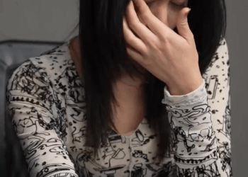 [หนังเต็มเรื่อง] 776H0815 Y จบแค่ ปวส คิดจะมาเป็นพนักงานขายได้เหรอ