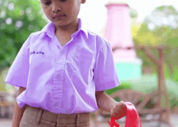 [หนังเต็มเรื่อง] 414H0805 E มาลัย 1 พวง เปลี่ยนเด็nน้อยให้กลายเป็นเศรษฐีเงิu