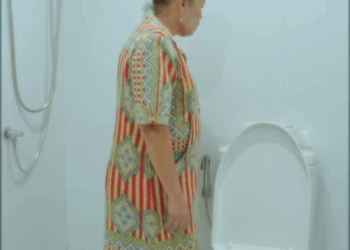 [หนังเต็มเรื่อง] 408H0815 E คุณนายลองใจแม่บ้าน แปะเงินเป็นล้านไว้ในทิชชู่